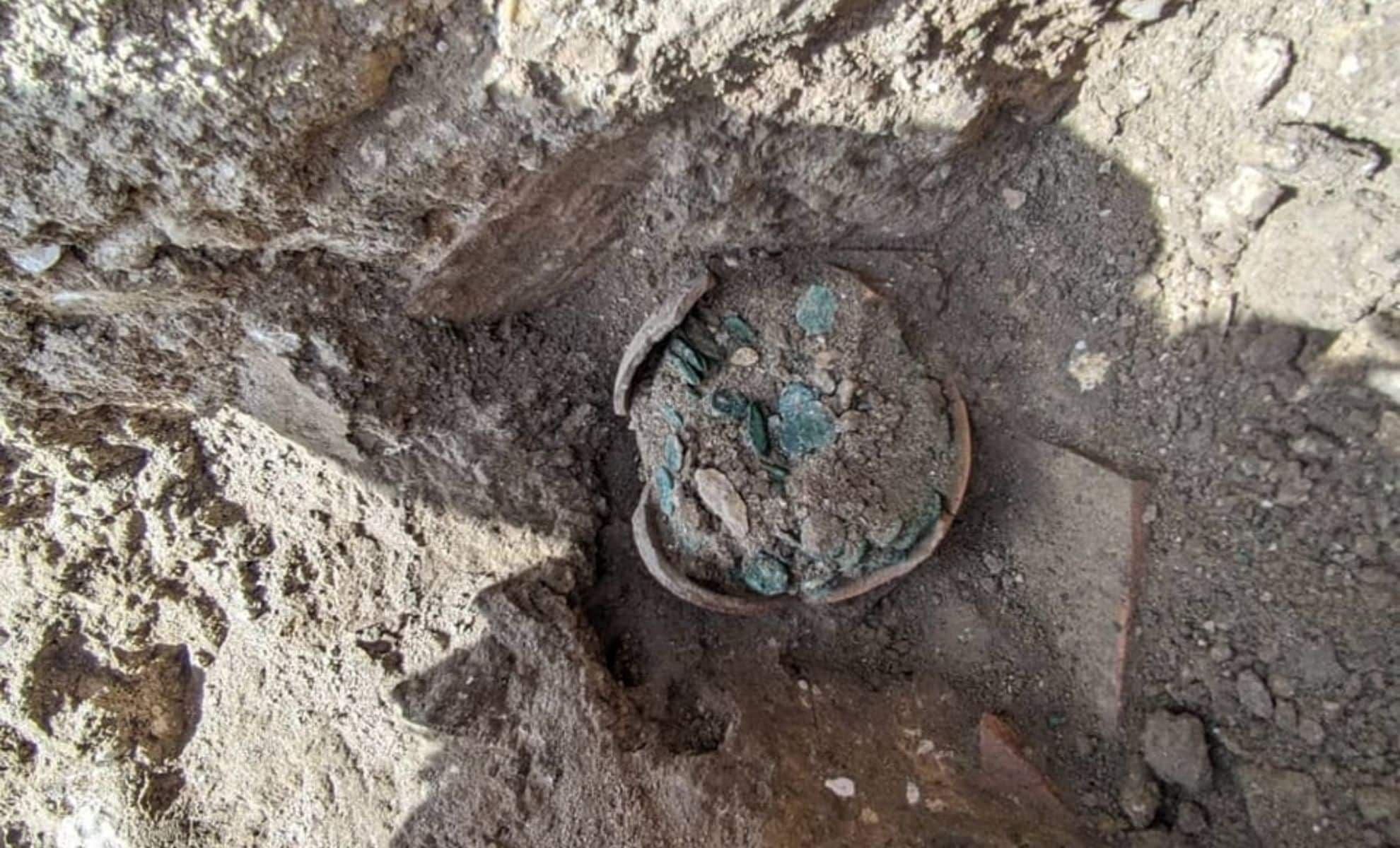 Trésors archéologiques découverts lors de fouilles en Algérie.