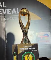 Trophée de la Ligue des champions en or avec base noire.