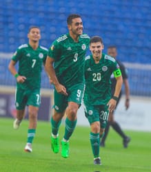 Jorès Rahou célèbre un but avec ses coéquipiers en Coupe Arabe U20.
