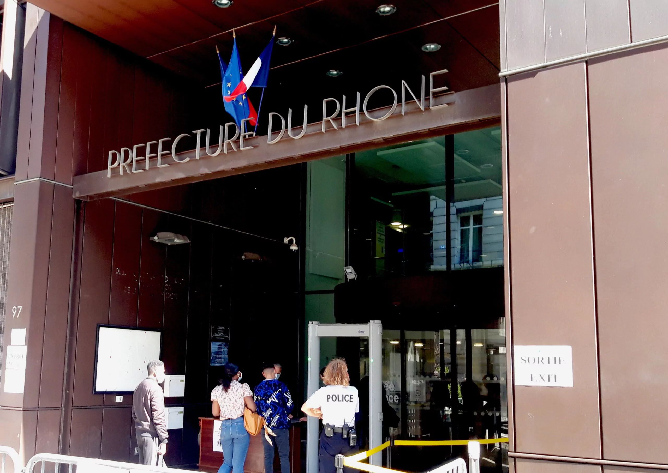 Titres de séjour en France : la préfecture du Rhône annule des milliers de rendez-vous