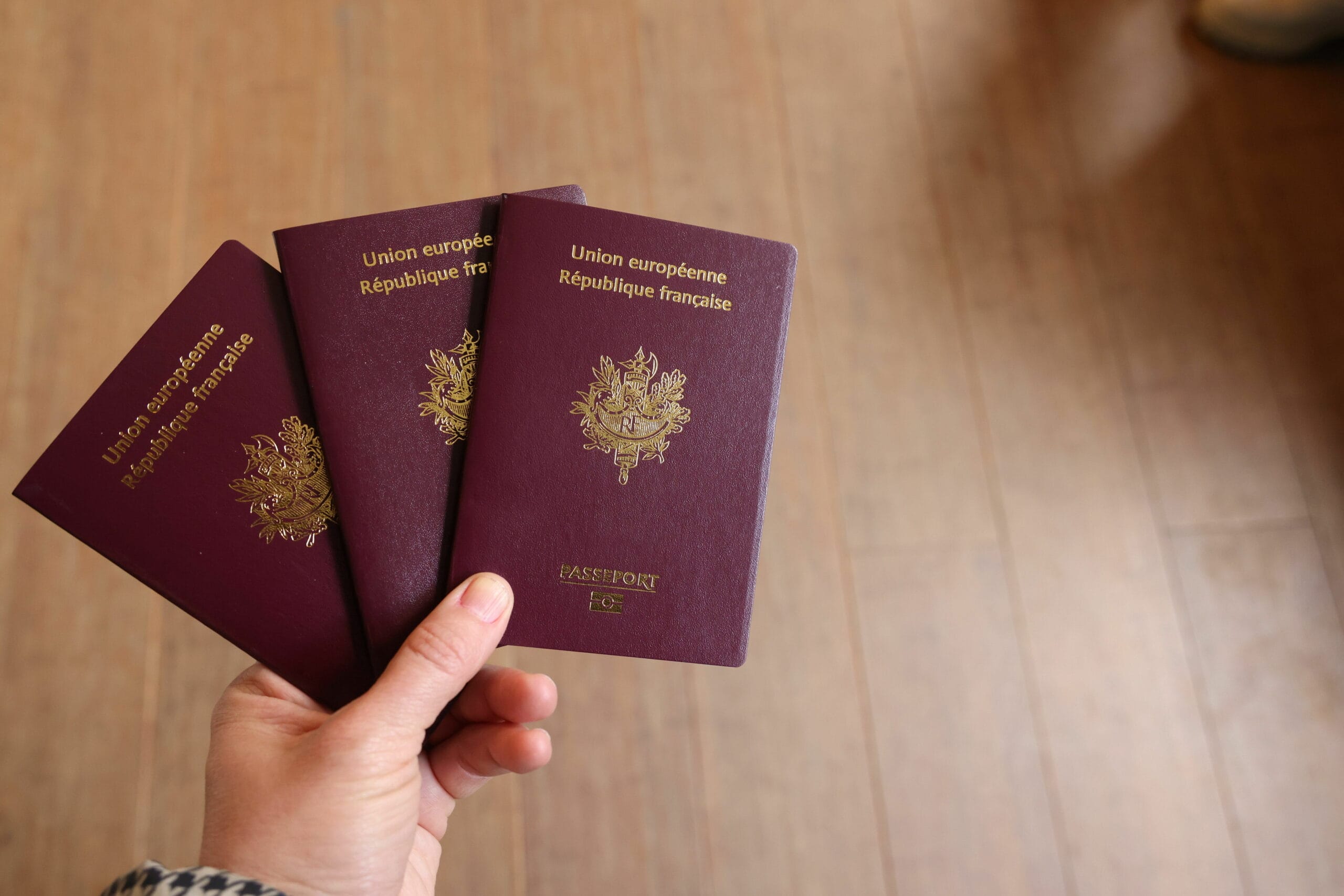 Titre de séjour en France : 500 euros ! Un réseau de fraude démantelé