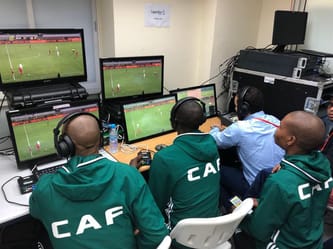 Analyse de la VAR lors du match Algérie vs Camerun en direct.