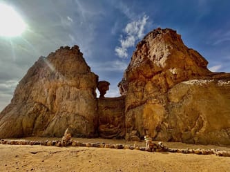 L’Algérie, 8ème destinations la plus recherchée sur Google par les touristes Français Ruines antiques dans un paysage désertique en Algérie.