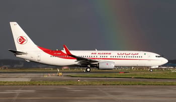 Avion d'Air Algérie prêt à décoller sur la piste.