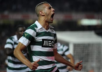 Slimani célèbre lors d'un match de football avec Sporting Portugal.