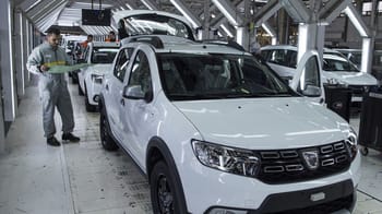 Ligne d'assemblage automobile dans une usine marocaine.