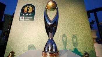 Trophée de la Ligue des Champions de la CAF exposé au Maroc.