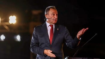Le président d'Al-Ahly lors d'un discours aux supporters algériens.