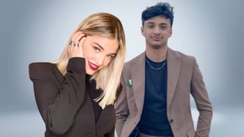 Jeune femme souriante avec cheveux blonds et jeune homme avec cheveux bouclés.