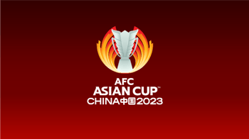 Trophée de la Coupe d'Asie 2023 avec logo AFC sur fond rouge.