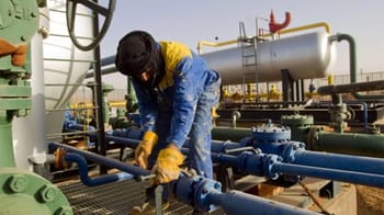 Technicien en maintenance sur une plateforme pétrolière en Algérie.