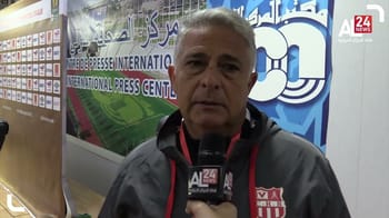 Marcos Paqueta parlant à la presse à l'International Press Center.