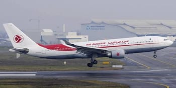 Avion d'Air Algérie prêt à décoller à l'aéroport d'Alger.