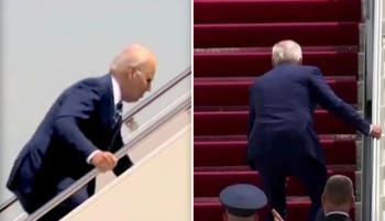 Joe Biden tombe en montant les escaliers de l'Air Force One.