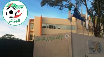 Bâtiment de la FAF avec drapeaux et logo officiel.