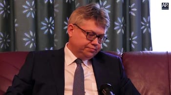 Igor Beliaev parlant lors d'une interview sur la relation Algérie-Russie.