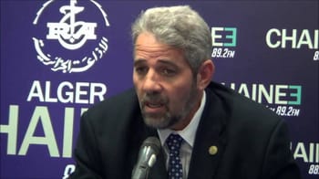 Sid Ahmed Ferroukhi lors d'une conférence à Alger.