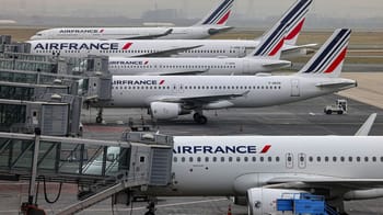 Avions Air France en attente à l'aéroport lors d'une grève.