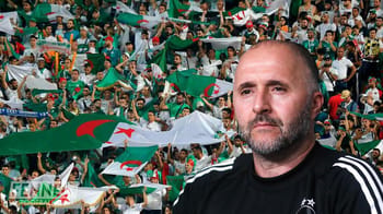Supporters algériens avec drapeaux lors du match JM Oran 2022.