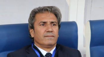 El-Kouki, entraîneur de CR Belouizdad, en réunion.