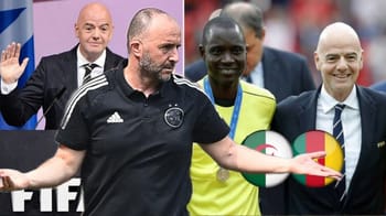Entraîneur de football avec joueurs lors du match Algérie-Cameroun.