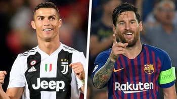 Cristiano Ronaldo et Lionel Messi lors d'un match de football.