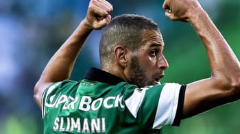 Islam Slimani en pleine action lors d'un match de football.
