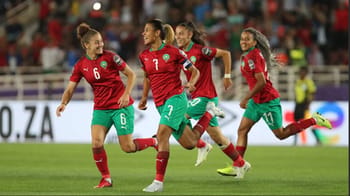 Joueuses marocaines de football célébrant un but lors de la CAN féminine 2024.
