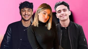 Groupe de jeunes adultes à la mode avec fond rose.