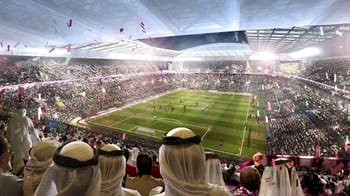 Stade rempli de spectateurs lors d'un match de football en Arabie Saoudite.