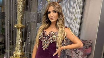 Wahida Guerroudj portant une robe élégante lors d'un événement.