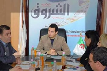 Réunion de journalistes avec Belkacem Houam à la tête.