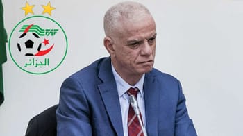 Djahid Zefizef en costume lors d'une conférence officielle.
