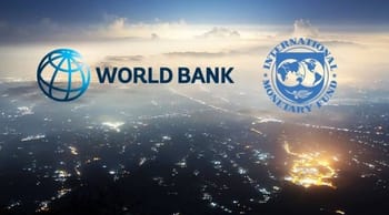 Logo de la Banque mondiale et du FMI sur fond de vue aérienne de l'Afrique.