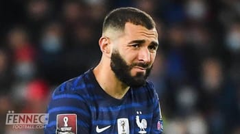 Karim Benzema avec un message discret lors d'un match de football.