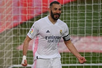 Karim Benzema, joueur du Real Madrid, célèbre après un but.