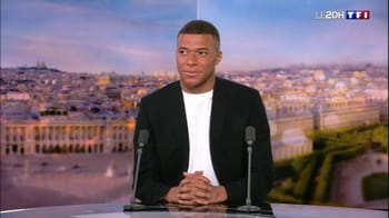 Kylian Mbappé en interview avec vue sur Paris en arrière-plan.
