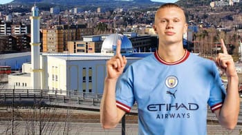 Haaland en maillot de Manchester City, célébrant sa réussite.