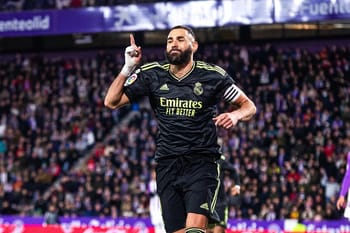 Karim Benzema en action lors d'un match de football avec Real Madrid.