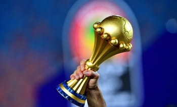Trophée de la Coupe d'Afrique des Nations 2025 en or.