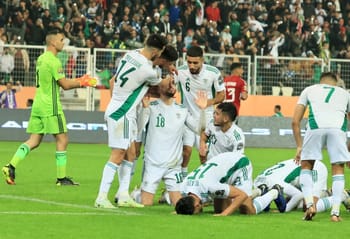 Équipe d'Algérie célébrant une victoire lors de la CAN 2022.