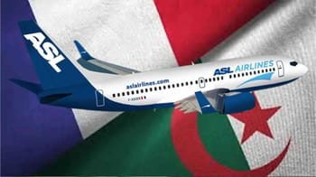 Avion d'ASL Airlines avec drapeau algérien en arrière-plan.