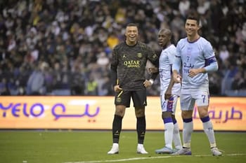 Cristiano Ronaldo et ses coéquipiers lors d'un match amical de football.
