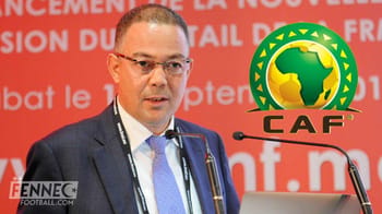 Le président de la CAF parle lors d'une conférence officielle.