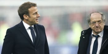 Zidane et Le Graët lors d'une rencontre sportive en plein air.