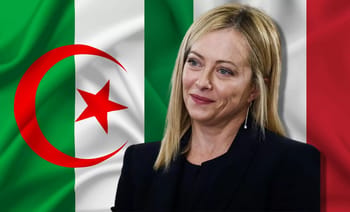 Femme politique algérienne devant le drapeau national algérien.