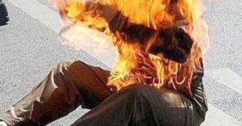 Personne en feu devant le consulat du Maroc en Espagne.