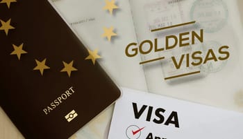 Passeport et visas avec étoiles dorées, fin du programme de visa d'or.