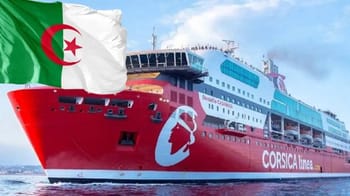 Ferry Corsica Linea avec drapeau algérien à bord.