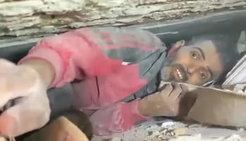 Famille sauvée après 296 heures sous les décombres à Hatay.